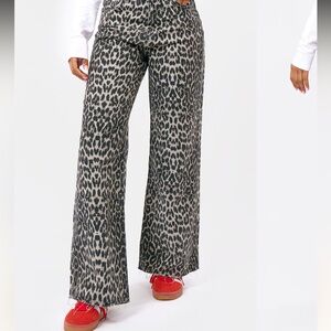 Pretty Little Thing Leopard Wide Leg Jeans